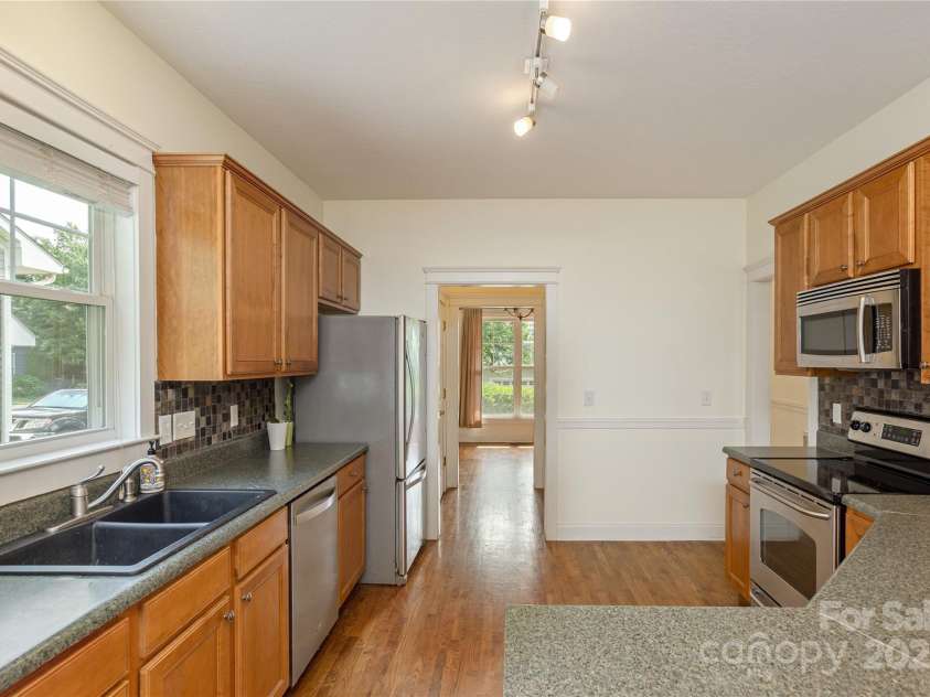 168 Carolina Bluebird Loop, Arden, NC 28704.  MLS# CAR4243265, YatesRealty ID 10134. Stainless Steel Appliances