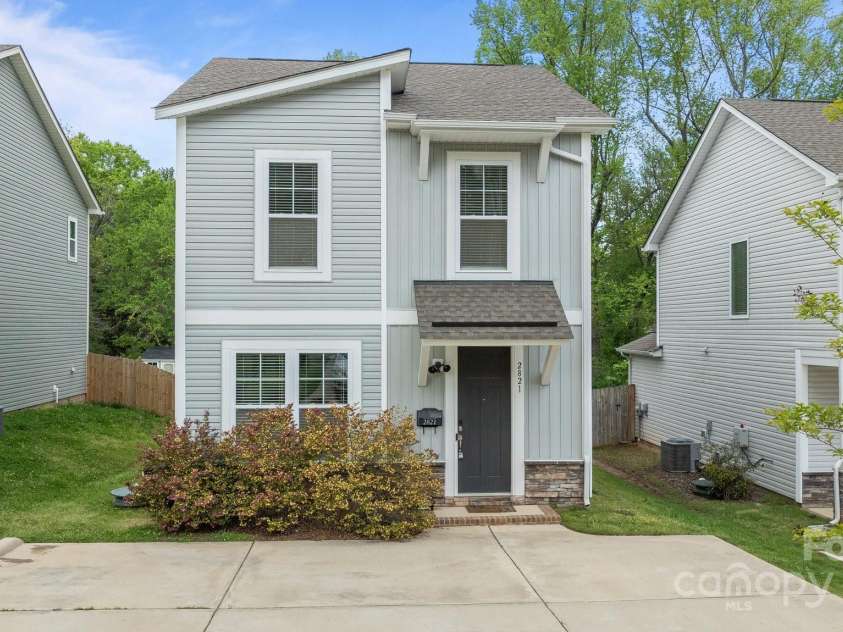2821 Shamrock Drive, Charlotte, NC 28205.  MLS# CAR4246891, YatesRealty ID 10135. 