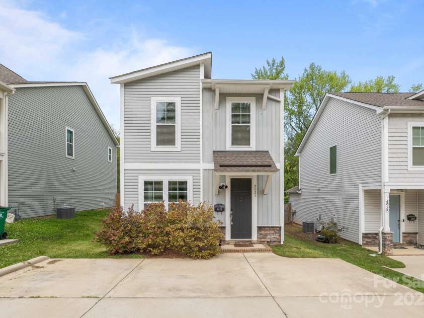 2821 Shamrock Drive, Charlotte, NC 28205.  MLS# CAR4246891, YatesRealty ID 10135. 
