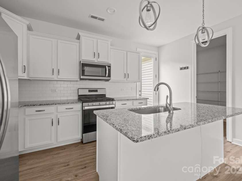 2821 Shamrock Drive, Charlotte, NC 28205.  MLS# CAR4246891, YatesRealty ID 10135. 