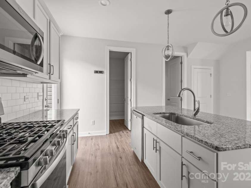 2821 Shamrock Drive, Charlotte, NC 28205.  MLS# CAR4246891, YatesRealty ID 10135. 