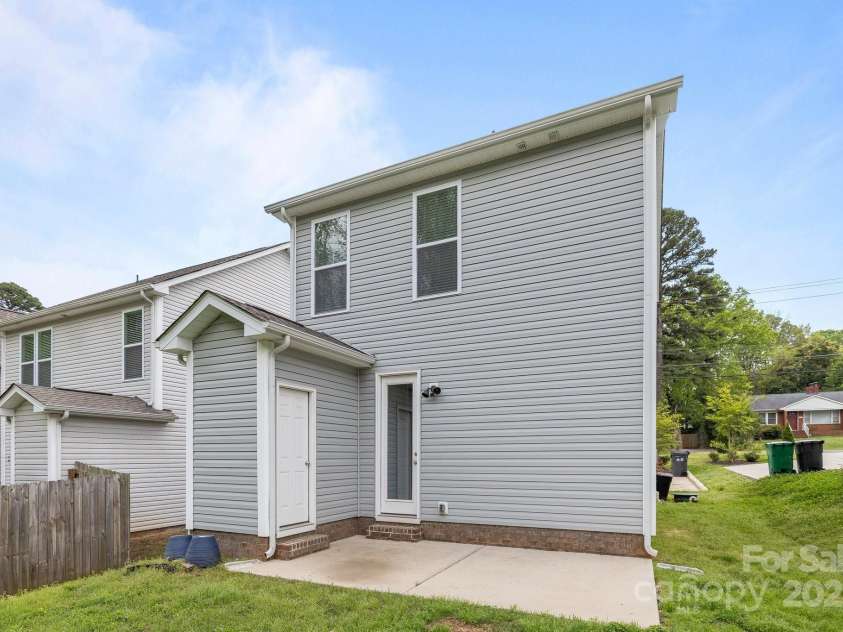 2821 Shamrock Drive, Charlotte, NC 28205.  MLS# CAR4246891, YatesRealty ID 10135. 