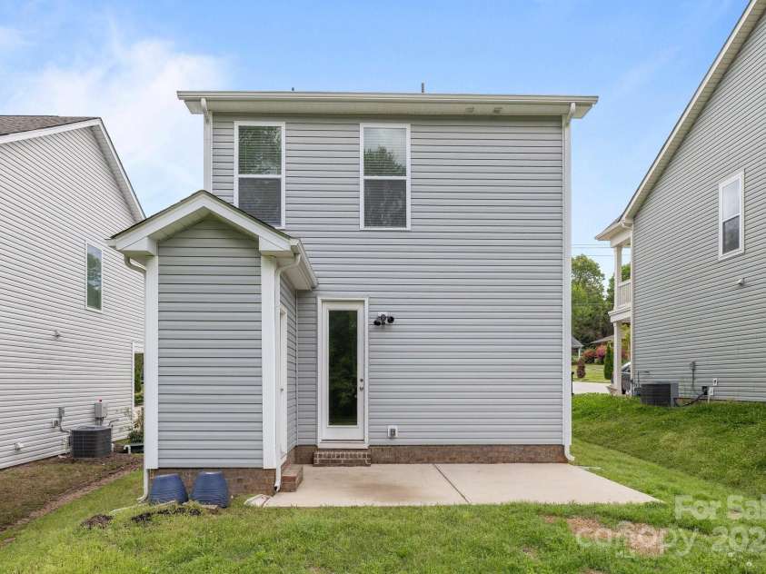 2821 Shamrock Drive, Charlotte, NC 28205.  MLS# CAR4246891, YatesRealty ID 10135. 