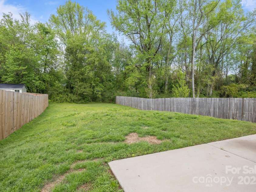 2821 Shamrock Drive, Charlotte, NC 28205.  MLS# CAR4246891, YatesRealty ID 10135. 