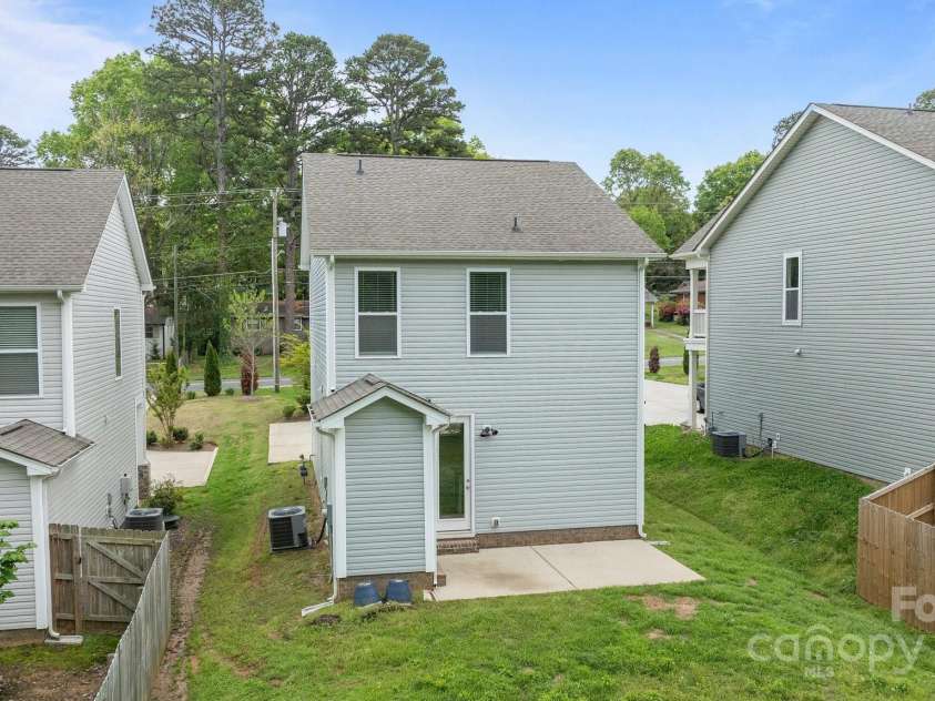 2821 Shamrock Drive, Charlotte, NC 28205.  MLS# CAR4246891, YatesRealty ID 10135. 