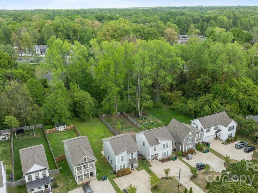 2821 Shamrock Drive, Charlotte, NC 28205.  MLS# CAR4246891, YatesRealty ID 10135. 