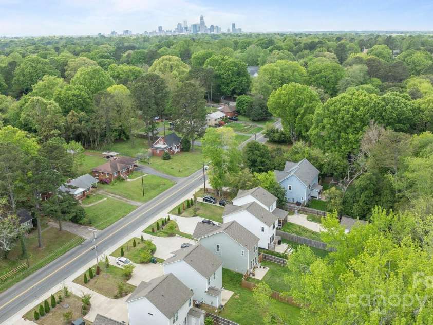 2821 Shamrock Drive, Charlotte, NC 28205.  MLS# CAR4246891, YatesRealty ID 10135. 