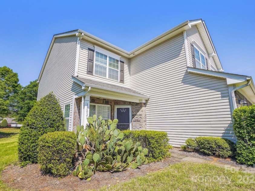 12027 Stratfield Place Circle, Pineville, NC 28134.  MLS# CAR4246759, YatesRealty ID 10136. 