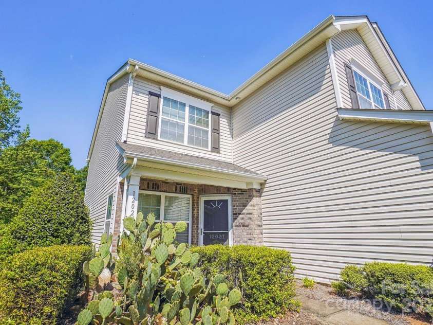 12027 Stratfield Place Circle, Pineville, NC 28134.  MLS# CAR4246759, YatesRealty ID 10136. 