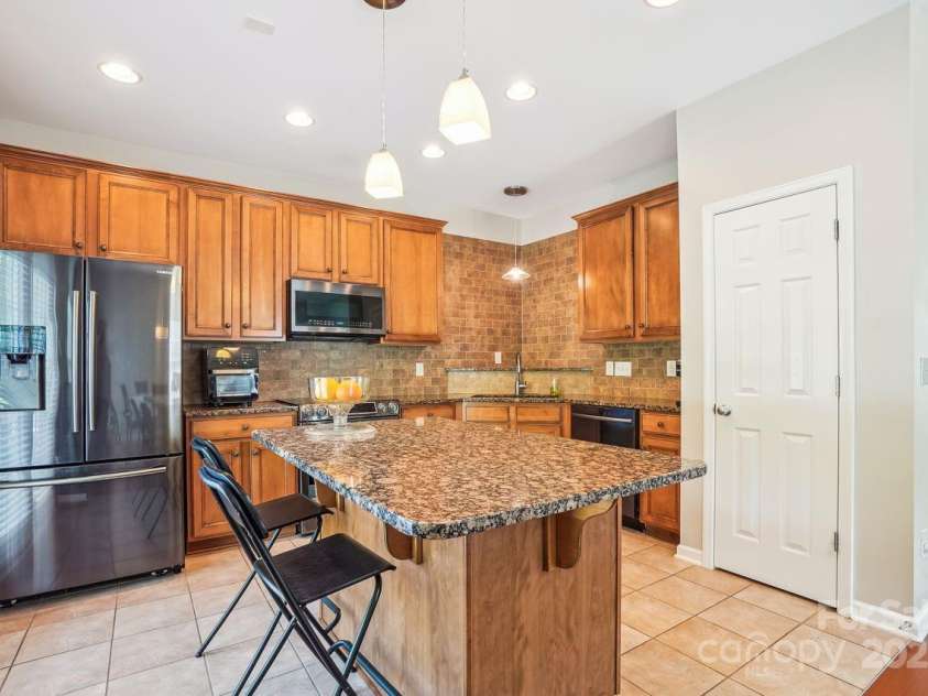 12027 Stratfield Place Circle, Pineville, NC 28134.  MLS# CAR4246759, YatesRealty ID 10136. 