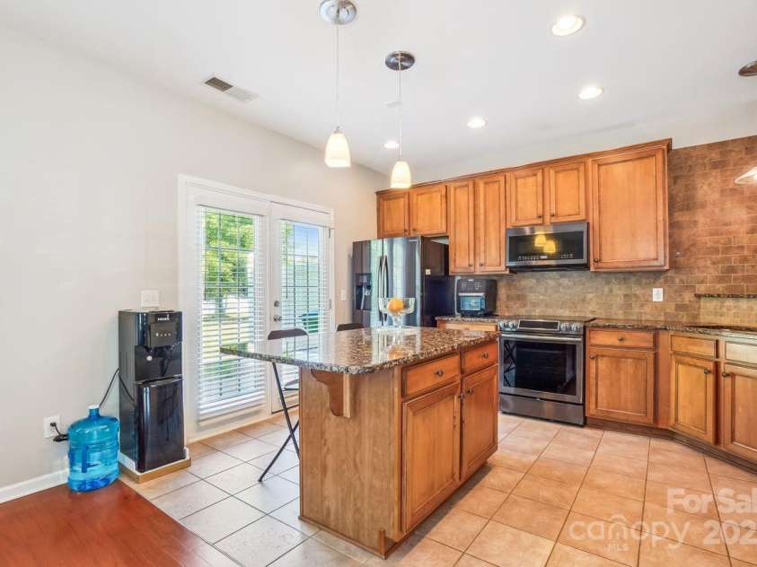 12027 Stratfield Place Circle, Pineville, NC 28134.  MLS# CAR4246759, YatesRealty ID 10136. 