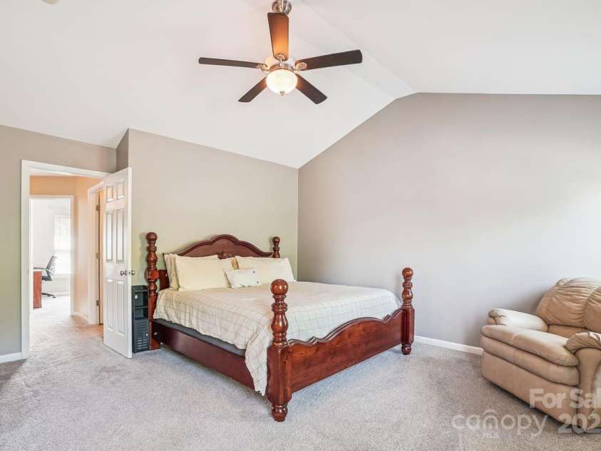 12027 Stratfield Place Circle, Pineville, NC 28134.  MLS# CAR4246759, YatesRealty ID 10136. 