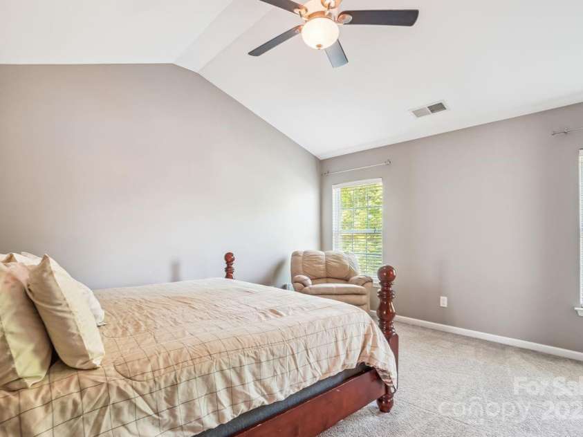 12027 Stratfield Place Circle, Pineville, NC 28134.  MLS# CAR4246759, YatesRealty ID 10136. 