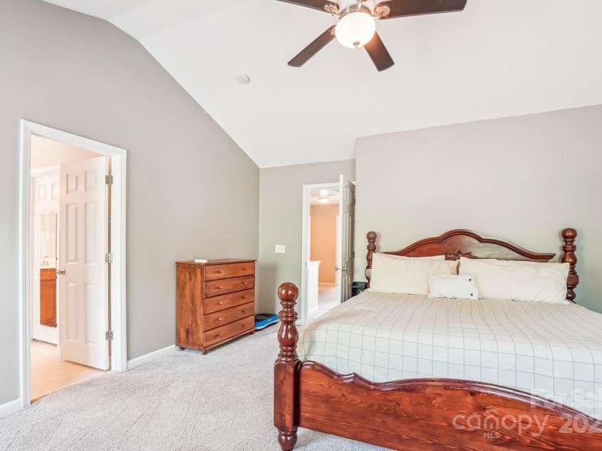 12027 Stratfield Place Circle, Pineville, NC 28134.  MLS# CAR4246759, YatesRealty ID 10136. 