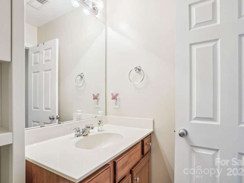 12027 Stratfield Place Circle, Pineville, NC 28134.  MLS# CAR4246759, YatesRealty ID 10136. 