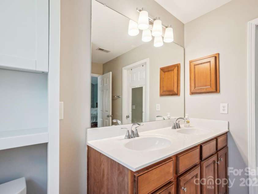 12027 Stratfield Place Circle, Pineville, NC 28134.  MLS# CAR4246759, YatesRealty ID 10136. 