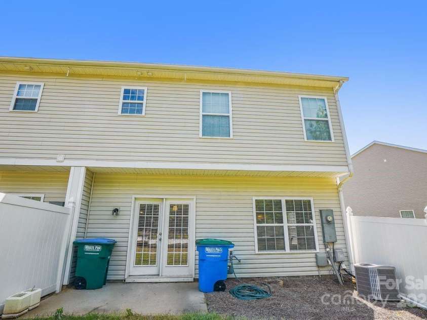 12027 Stratfield Place Circle, Pineville, NC 28134.  MLS# CAR4246759, YatesRealty ID 10136. 