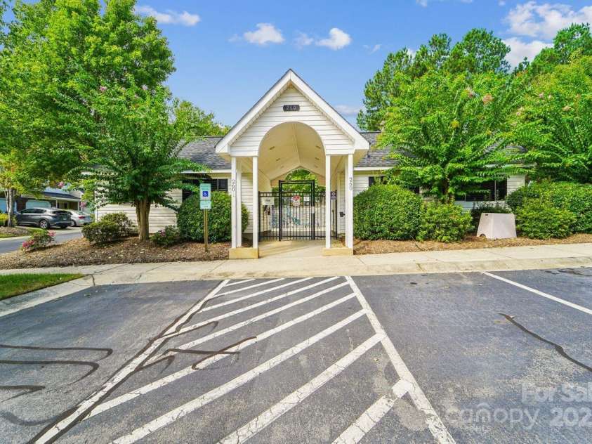 12027 Stratfield Place Circle, Pineville, NC 28134.  MLS# CAR4246759, YatesRealty ID 10136. 