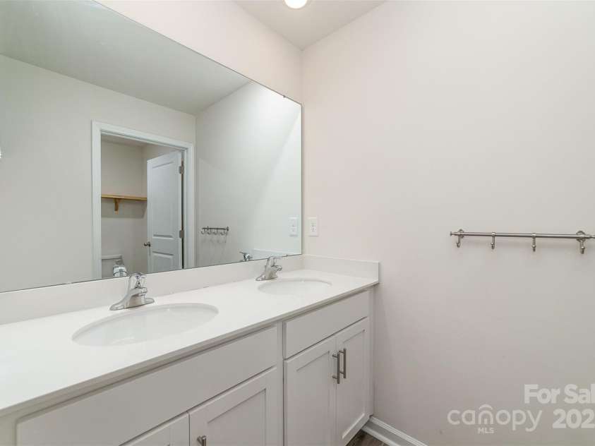 2886 Sherrills Stream Drive, Sherrills Ford, NC 28673.  MLS# CAR4251608, YatesRealty ID 10138. Bathroom #3 between bedroom 4 & 5