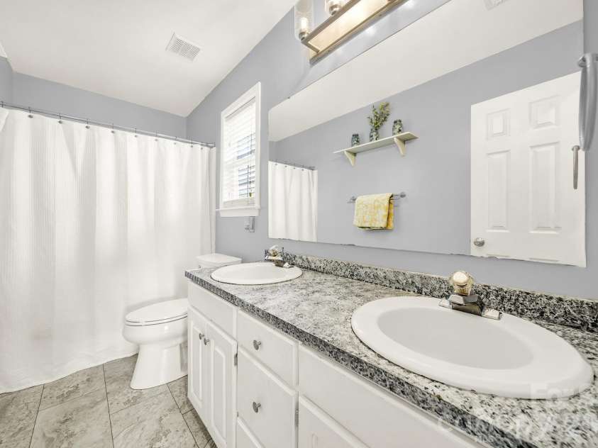 1828 Bloomsbury Drive, Rock Hill, SC 29730.  MLS# CAR4367148, YatesRealty ID 10140. 