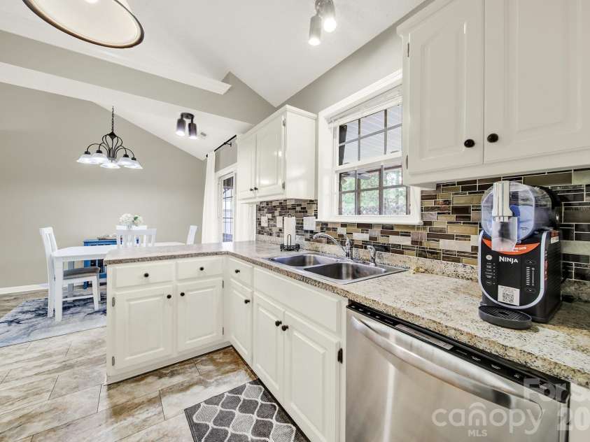 1828 Bloomsbury Drive, Rock Hill, SC 29730.  MLS# CAR4367148, YatesRealty ID 10140. 