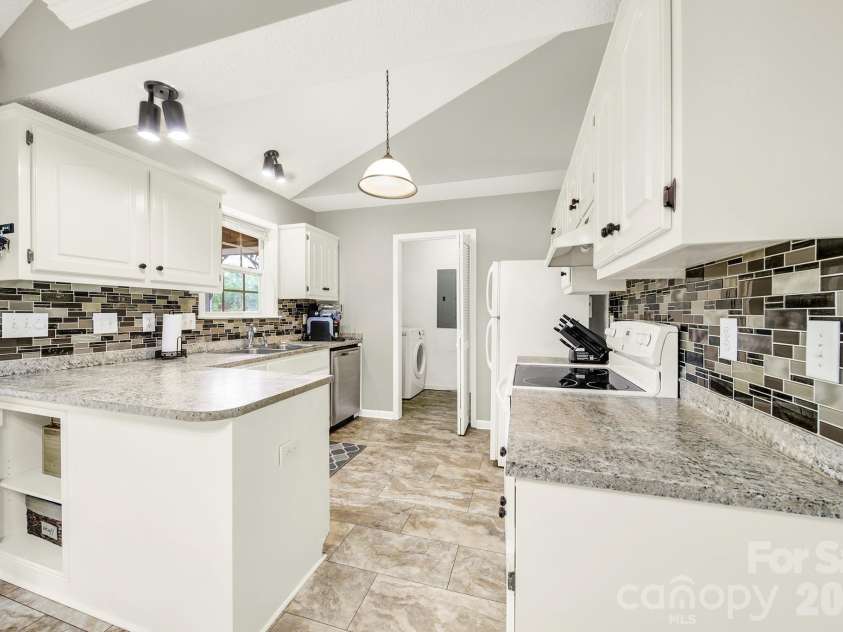 1828 Bloomsbury Drive, Rock Hill, SC 29730.  MLS# CAR4367148, YatesRealty ID 10140. 