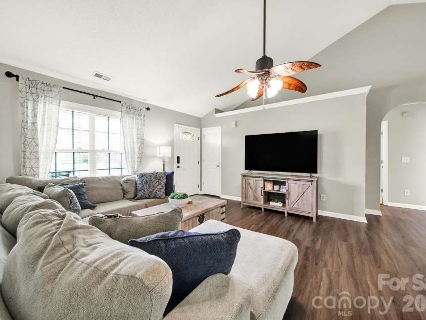 1828 Bloomsbury Drive, Rock Hill, SC 29730.  MLS# CAR4367148, YatesRealty ID 10140. 