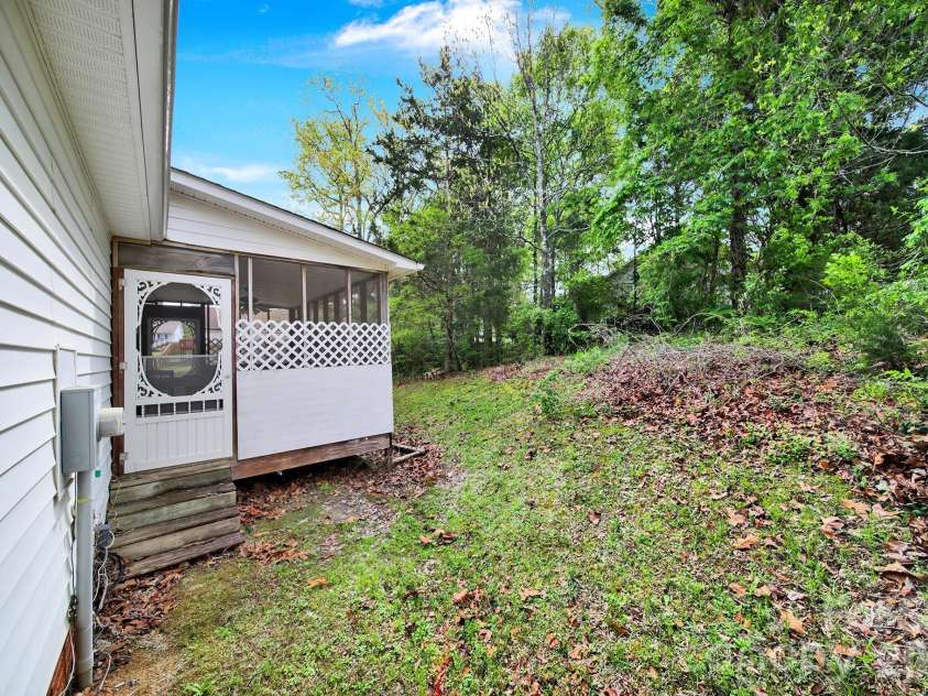 1828 Bloomsbury Drive, Rock Hill, SC 29730.  MLS# CAR4367148, YatesRealty ID 10140. 