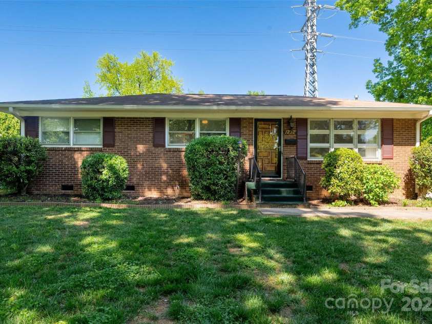 1232 Bilmark Avenue, Charlotte, NC 28213.  MLS# CAR4231787, YatesRealty ID 10141. 