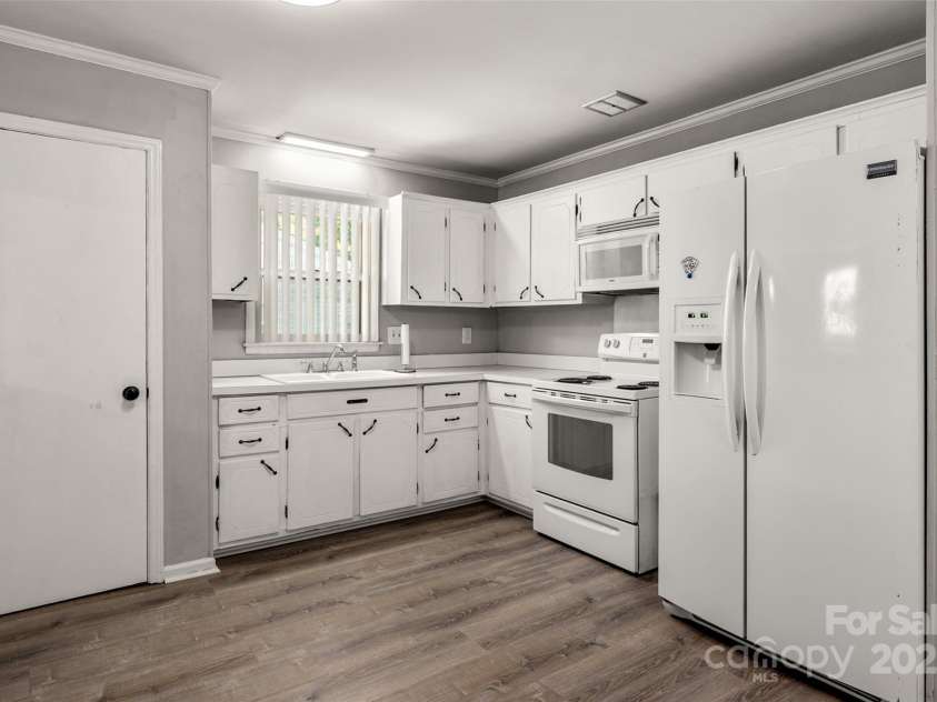1232 Bilmark Avenue, Charlotte, NC 28213.  MLS# CAR4231787, YatesRealty ID 10141. 
