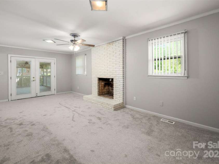 1232 Bilmark Avenue, Charlotte, NC 28213.  MLS# CAR4231787, YatesRealty ID 10141. 