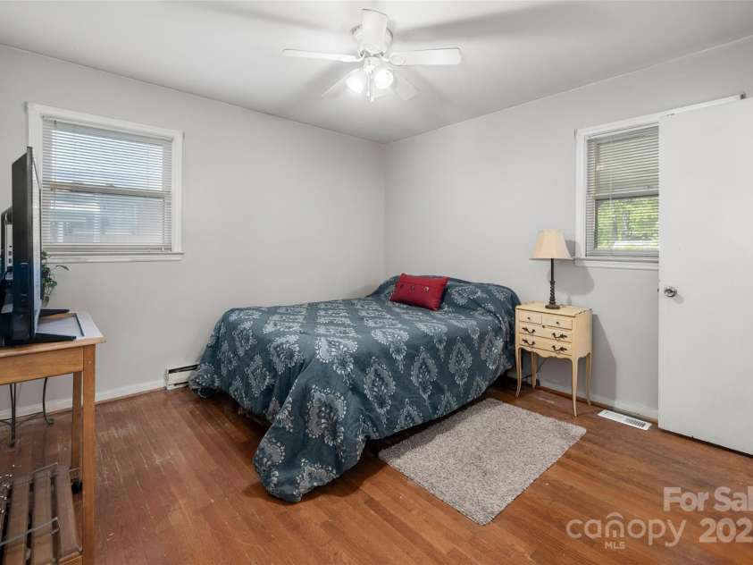 1232 Bilmark Avenue, Charlotte, NC 28213.  MLS# CAR4231787, YatesRealty ID 10141. 