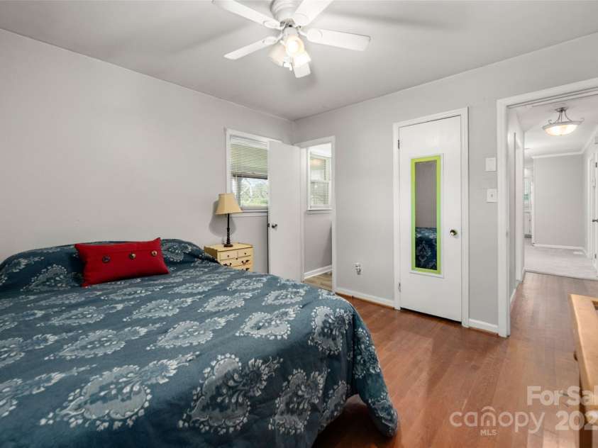 1232 Bilmark Avenue, Charlotte, NC 28213.  MLS# CAR4231787, YatesRealty ID 10141. 