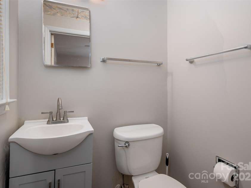 1232 Bilmark Avenue, Charlotte, NC 28213.  MLS# CAR4231787, YatesRealty ID 10141. 
