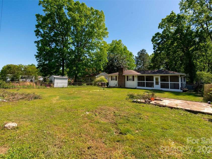 1232 Bilmark Avenue, Charlotte, NC 28213.  MLS# CAR4231787, YatesRealty ID 10141. 