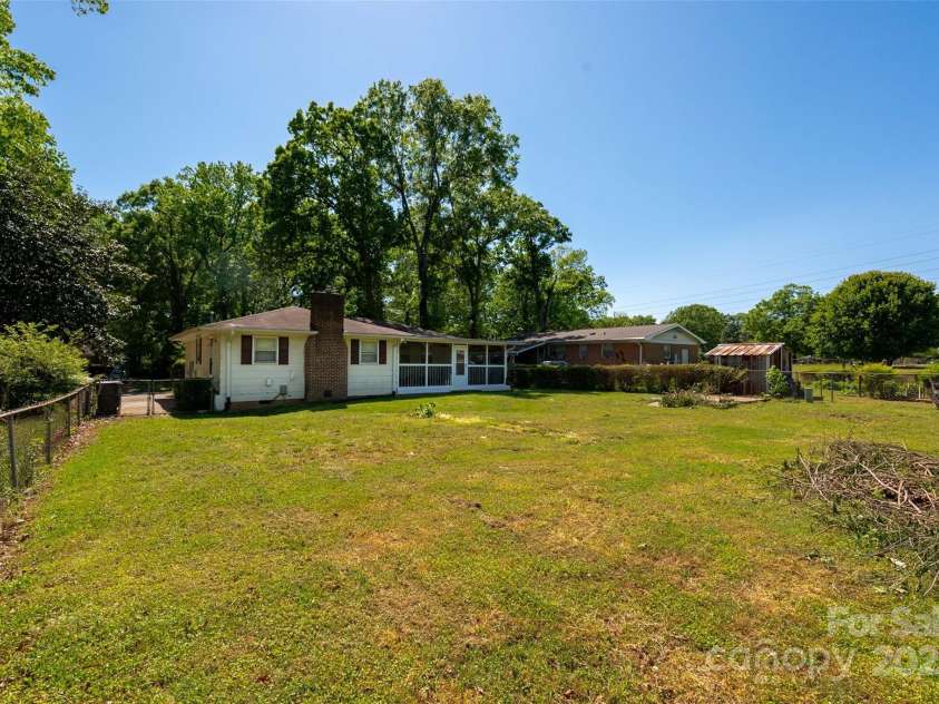 1232 Bilmark Avenue, Charlotte, NC 28213.  MLS# CAR4231787, YatesRealty ID 10141. 