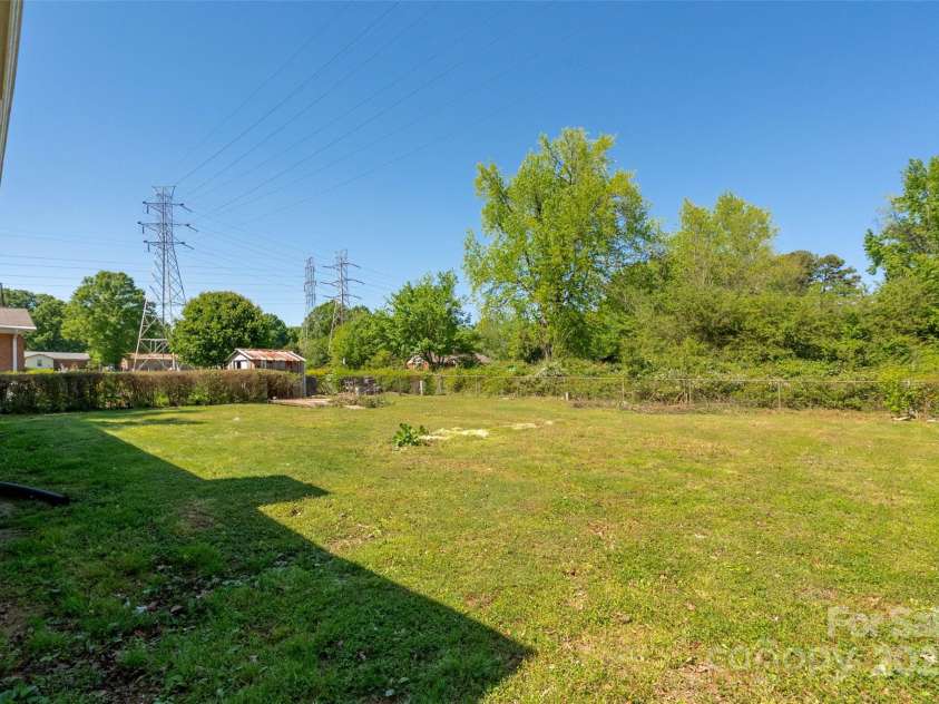1232 Bilmark Avenue, Charlotte, NC 28213.  MLS# CAR4231787, YatesRealty ID 10141. 