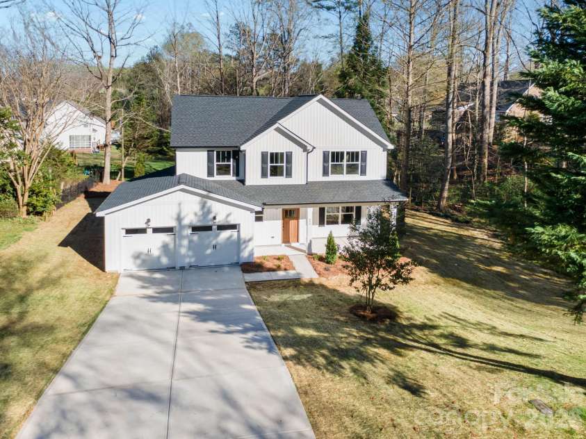 644 Deerfield Drive, Mount Holly, NC 28120.  MLS# CAR4357506, YatesRealty ID 10142. 