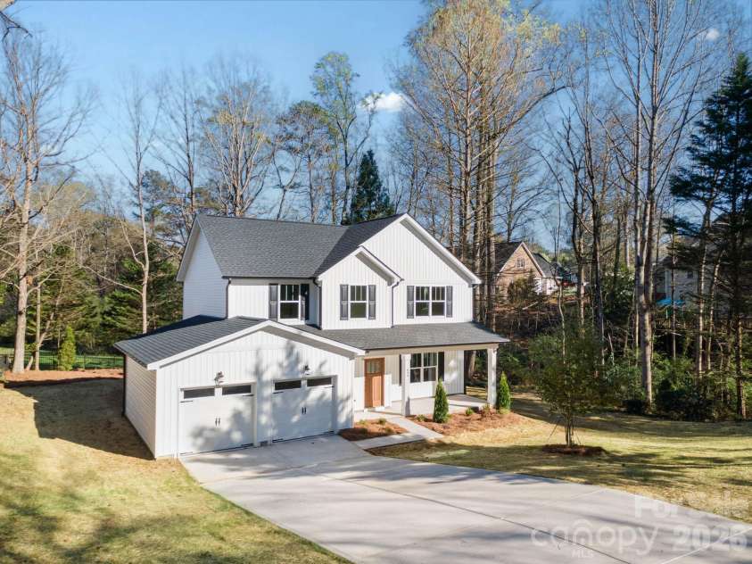 644 Deerfield Drive, Mount Holly, NC 28120.  MLS# CAR4357506, YatesRealty ID 10142. 