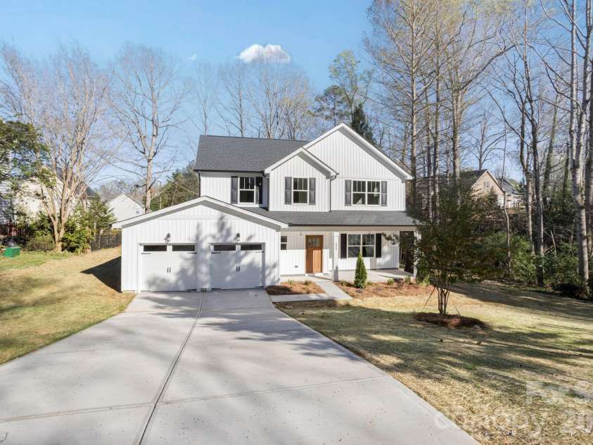 644 Deerfield Drive, Mount Holly, NC 28120.  MLS# CAR4357506, YatesRealty ID 10142. 