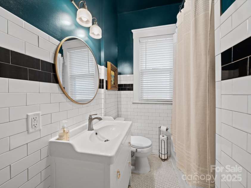 705 Fulton Street, Salisbury, NC 28144.  MLS# CAR4248091, YatesRealty ID 10143. Main Bath