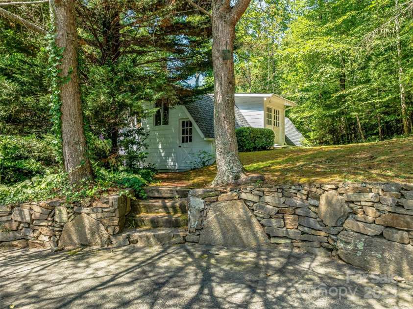 163 Northern Lights Lane, Hendersonville, NC 28739.  MLS# CAR4159813, YatesRealty ID 10144. 