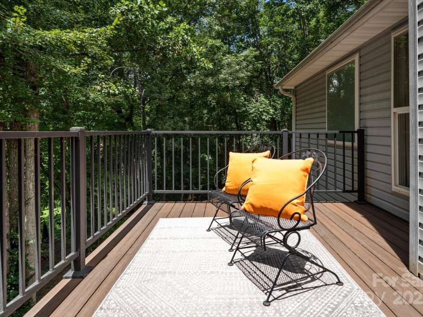 701 Salisbury Road, Hendersonville, NC 28792.  MLS# CAR4279569, YatesRealty ID 10145. 