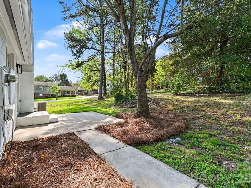 834 Braxfield Drive, Charlotte, NC 28217.  MLS# CAR4357361, YatesRealty ID 10145. Backyard 