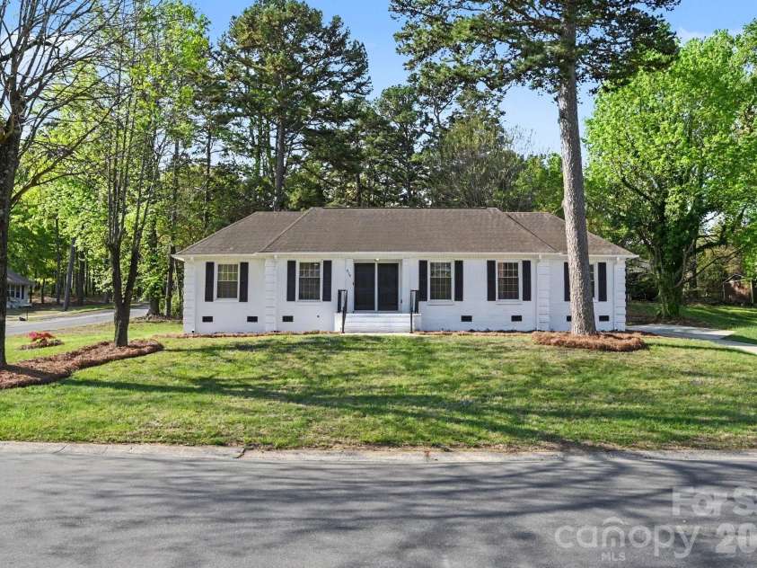 834 Braxfield Drive, Charlotte, NC 28217.  MLS# CAR4357361, YatesRealty ID 10145. Front