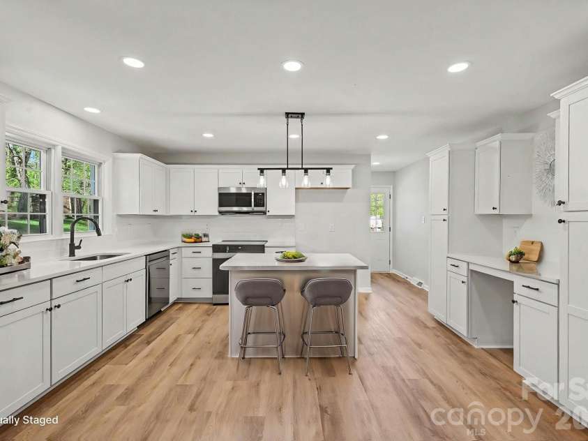 834 Braxfield Drive, Charlotte, NC 28217.  MLS# CAR4357361, YatesRealty ID 10145. Kitchen Virtually Staged