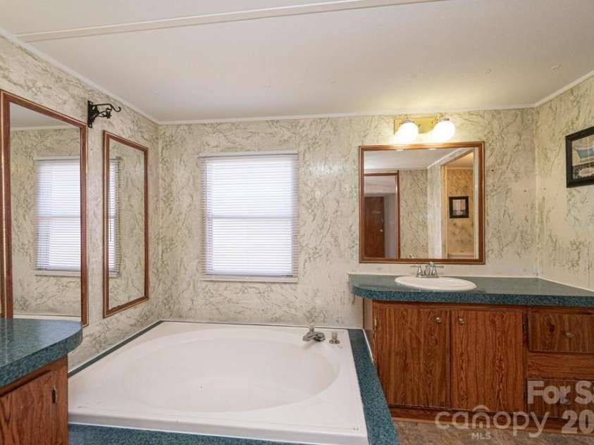 4791 Helton Road, Granite Falls, NC 28630.  MLS# CAR4352556, YatesRealty ID 10146. Primary bath!  Huge soaking tub!  