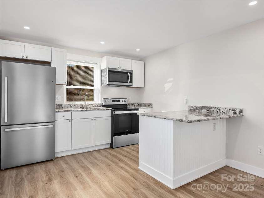 69 Jefferson Drive, Asheville, NC 28801.  MLS# CAR4207499, YatesRealty ID 10147. 