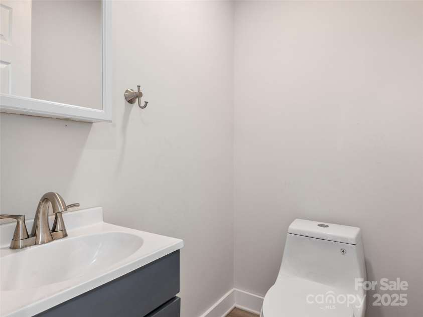 69 Jefferson Drive, Asheville, NC 28801.  MLS# CAR4207499, YatesRealty ID 10147. 