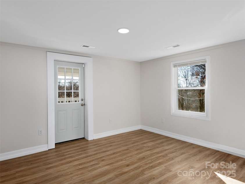 69 Jefferson Drive, Asheville, NC 28801.  MLS# CAR4207499, YatesRealty ID 10147. 